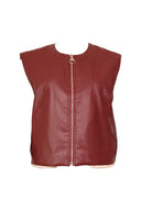 cecile-omkeerbaar-nepleren-teddy-gilet-vest-bordeaux-adore-paris-productfoto-vooraanzicht-1