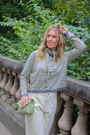 celine-leren-chevron-schoudertas-mosgroen-sweet-like-you-sienna-lookfoto-zijaanzicht-3