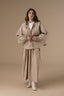 courtney-nepleren-jas-taupe-adore-paris-model-vooraanzicht-3