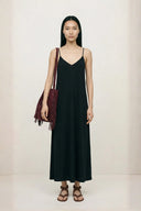 lutecia-maxi-jurk-black-adore-paris-modelfoto-vooraanzicht-1