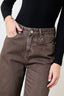 evelyn-denim-jeans-broek-brown-sweet-like-you-model-detail-1