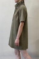 jaimy-mini-denim-jeans-jurk-khaki-sweet-like-you-modelfoto-zijaanzicht-1
