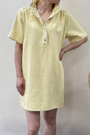 jaimy-mini-denim-jeans-jurk-yellow-sweet-like-you-modelfoto-vooraanzicht-1