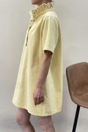 jaimy-mini-denim-jeans-jurk-yellow-sweet-like-you-modelfoto-zijaanzicht-1