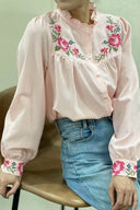 ginny-geruite-broderie-hemd-blouse-rose-sweet-like-you-modelfoto-vooraanzicht-2