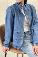 Chloe-ruffle-jeans-jas-blue-Sweet-Like-You-modelfoto-close-up-1