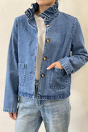 Chloe-ruffle-jeans-jas-blue-Sweet-Like-You-modelfoto-close-up-3