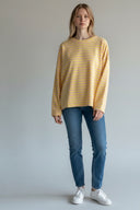 maxine-gestreepte-tshirt-geel-sweet-like-you-modelfoto-vooraanzicht-1