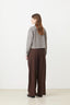 jio-geklede-broek-chocolat-suncoo-paris-model-achteraanzicht-1