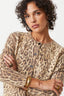gacia-luipaard-cardigan-beige-suncoo-paris-model-vooraanzicht-2