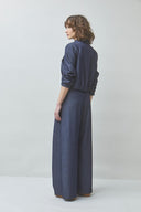 julio-pantalon-geklede-wijde-broek-raw-blue-blauw-suncoo-paris-modelfoto-achteraanzicht-1