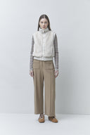 doodle-nepbonten-mouwloze-zachte-vest-creme-suncoo-paris-modelfoto-vooraanzicht-1