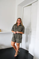 janne-luipaard-denim-jeans-playsuit-leopard-sweet-like-you-model-vooraanzicht-3