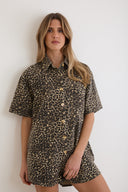 janne-luipaard-denim-jeans-playsuit-leopard-sweet-like-you-model-vooraanzicht-11