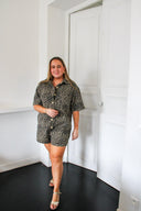 janne-luipaard-denim-jeans-playsuit-leopard-sweet-like-you-model-vooraanzicht-7