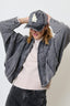 sofia-cropped-denim-jeans-jas-grey-sweet-like-you-model-vooraanzicht-1
