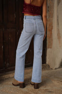 elena-denim-jeans-broek-light-blue-sweet-like-you-modelfoto-achteraanzicht-1