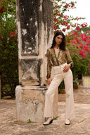 elena-jeans-broek-beige-sweet-like-you-modelfoto-vooraanzicht-2