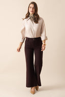 elenette-denim-jeans-broek-bordeaux-aubergine-sweet-like-you-modelfoto-vooraanzicht-1