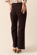 elenette-denim-jeans-broek-bordeaux-aubergine-sweet-like-you-modelfoto-achteraanzicht-1