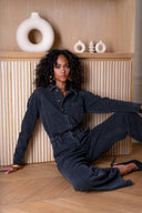 charly-denim-jeans-jumpsuit-dark-grey-sweet-like-you-model-vooraanzicht-4