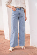celestin-denim-jeans-broek-light-blue-denim-sweet-like-you-model-vooraanzicht-2