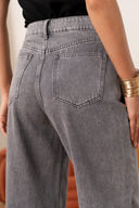 celestin-denim-jeans-broek-dark-grey-denim-sweet-like-you-model-achteraanzicht-2