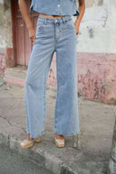 pietro-denim-jeans-broek-light-blue-denim-sweet-like-you-model-vooraanzicht-2