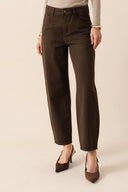 bony-barrel-denim-jeans-broek-chocolate-brown-chocoladebruin-sweet-like-you-modelfoto-vooraanzicht-2