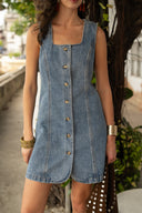 romy-mini-denim-jeans-jurk-blue-stone-wash-sweet-like-you-modelfoto-vooraanzicht-2