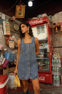 romy-mini-denim-jeans-jurk-blue-stone-wash-sweet-like-you-modelfoto-vooraanzicht-3