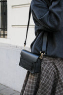 sweet-like-you-janice-leren-schoudertas-black-lookfoto-vooraanzicht-1