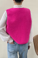 justine-teddy-mouwloos-vest-fuchsia-sweet-like-you-modelfoto-achteraanzicht-1