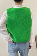 justine-teddy-mouwloos-vest-groen-sweet-like-you-modelfoto-achteraanzicht-1