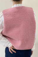 justine-teddy-mouwloos-vest-oudroze-sweet-like-you-model-achteraanzicht-1