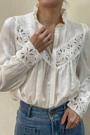 beth-broderie-blouse-wit-sweet-like-you-modelfoto-vooraanzicht-1