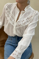 beth-broderie-blouse-wit-sweet-like-you-modelfoto-vooraanzicht-5
