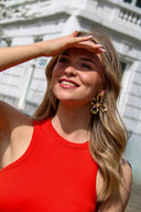 amaryllis-oorbellen-gold-sweet-like-you-modelfoto-vooraanzicht-1