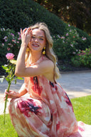 Peony-oorbellen-gold-sweet-like-you-modelfoto-vooraanzicht-4