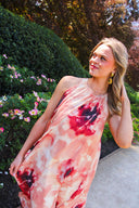 Peony-oorbellen-gold-sweet-like-you-modelfoto-vooraanzicht-2