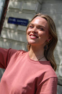 posy-oorbellen-beige-sweet-like-you-modelfoto-vooraanzicht-4