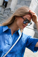 Briony-oorbellen-gold-sweet-like-you-modelfoto-vooraanzicht-1