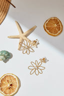 dahlia-oorbellen-goud-sweet-like-you-productfoto-vooraanzicht-2