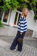 lamour-suede-hart-schoudertas-donkerbruin-sweet-like-you-lookfoto-zijaanzicht-1
