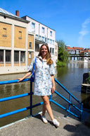 laurentine-jacquard-mini-jurk-lichtblauw-orla-antwerp-lookfoto-vooraanzicht-2