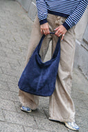 loreen-suede-schoudertas-navy-sweet-like-you-lookfoto-vooraanzicht-1