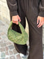 lottie-suede-studs-schoudertas-olive-sweet-like-you-modelfoto-vooraanzicht-1