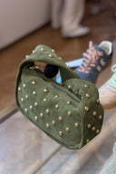 lottie-suede-studs-schoudertas-olive-sweet-like-you-productfoto-bovenaanzicht-3