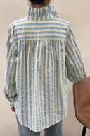 josiane-gestreepte-blouse-geel-sweet-like-you-modelfoto-achteraanzicht-1