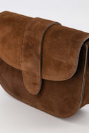 maan-suede-schoudertas-donkerbruin-sweet-like-you-productfoto-detail-1